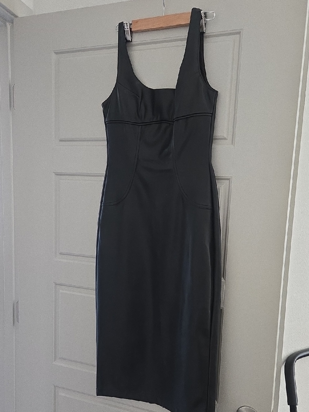 Elegant Black Sleeveless Midi Dress